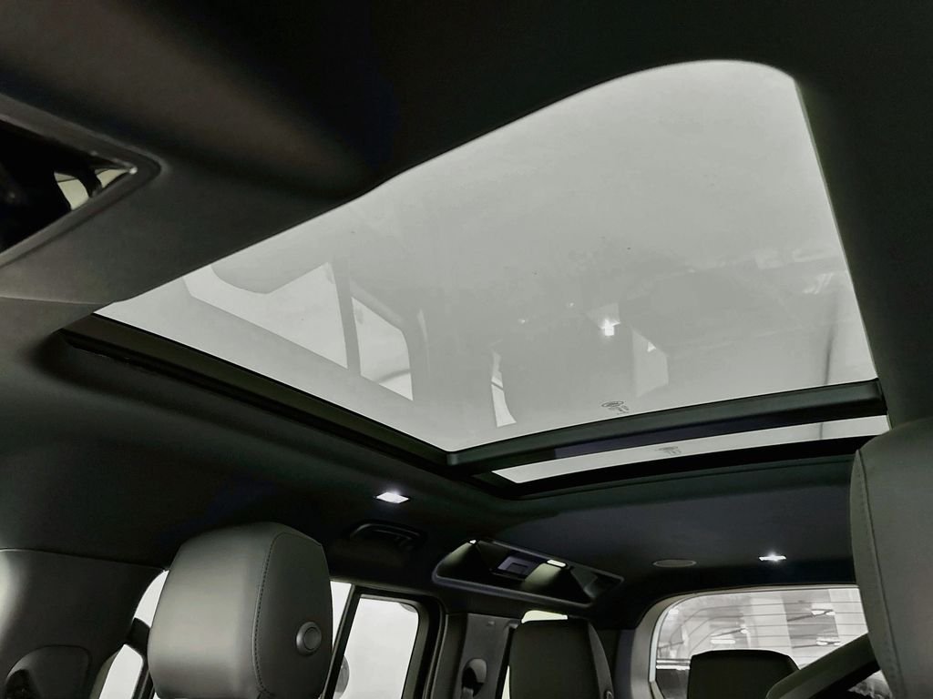 New 2026 Fuji White Land Rover X-Dynamic SE image 22
