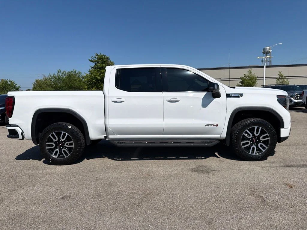 Used 2025 White GMC AT4 image 8