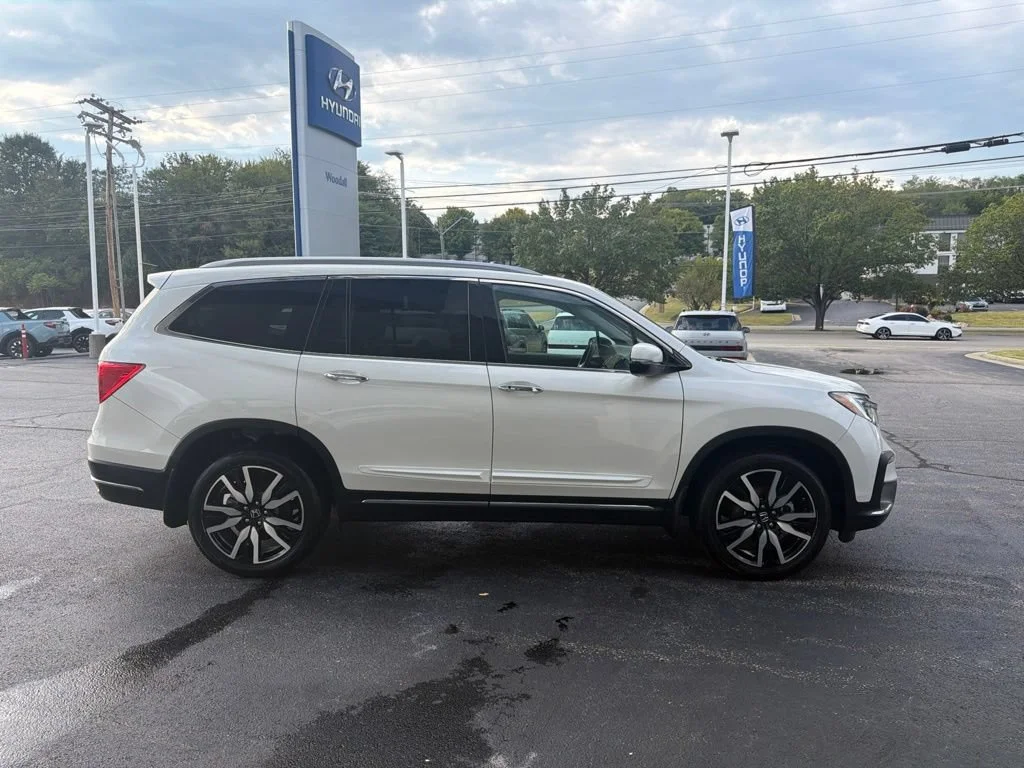 Used 2019 White Honda Touring 7-Passenger image 4
