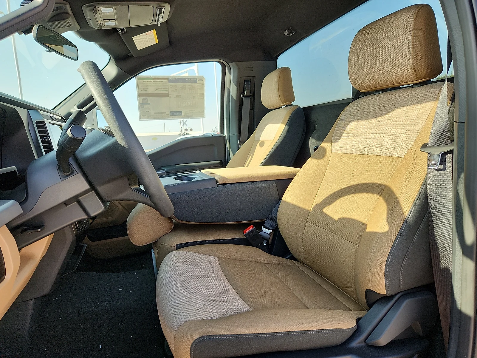 New 2027 Oxford White Ford XLT image 17
