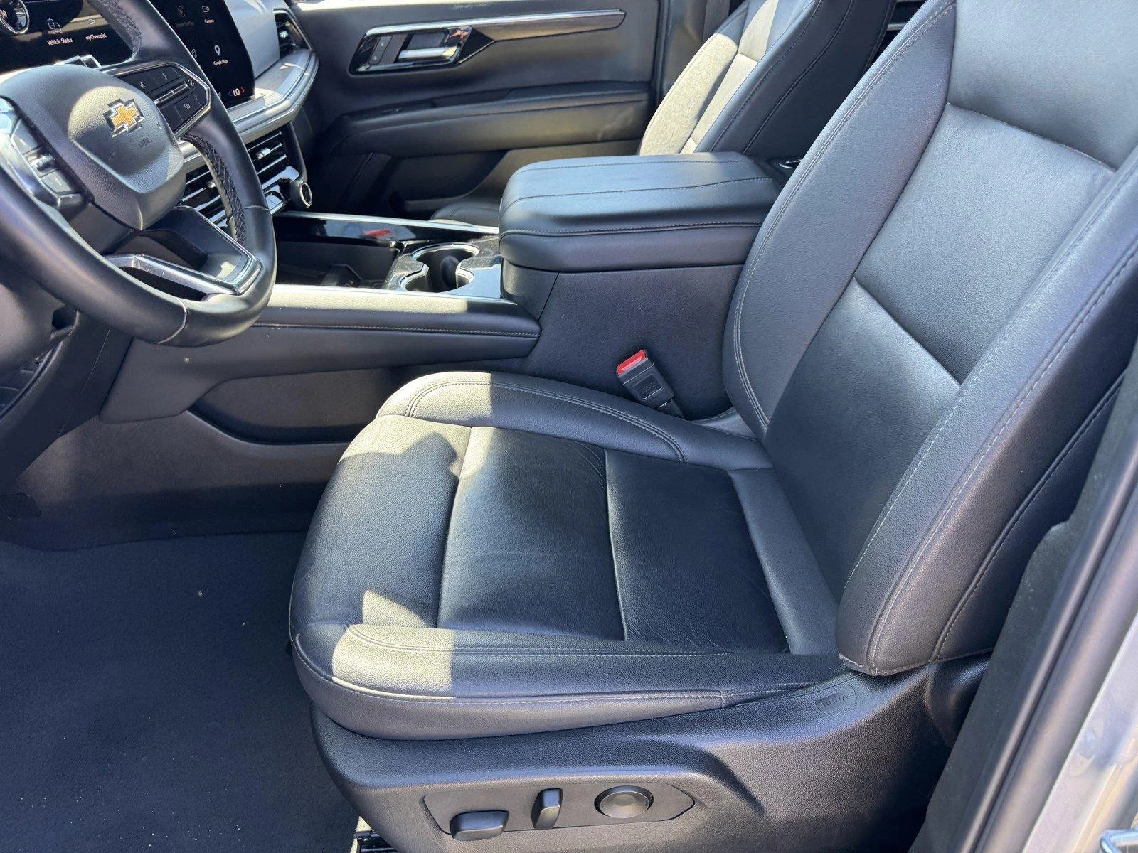 Used 2025 Sterling Gray Metallic Chevrolet LT image 17