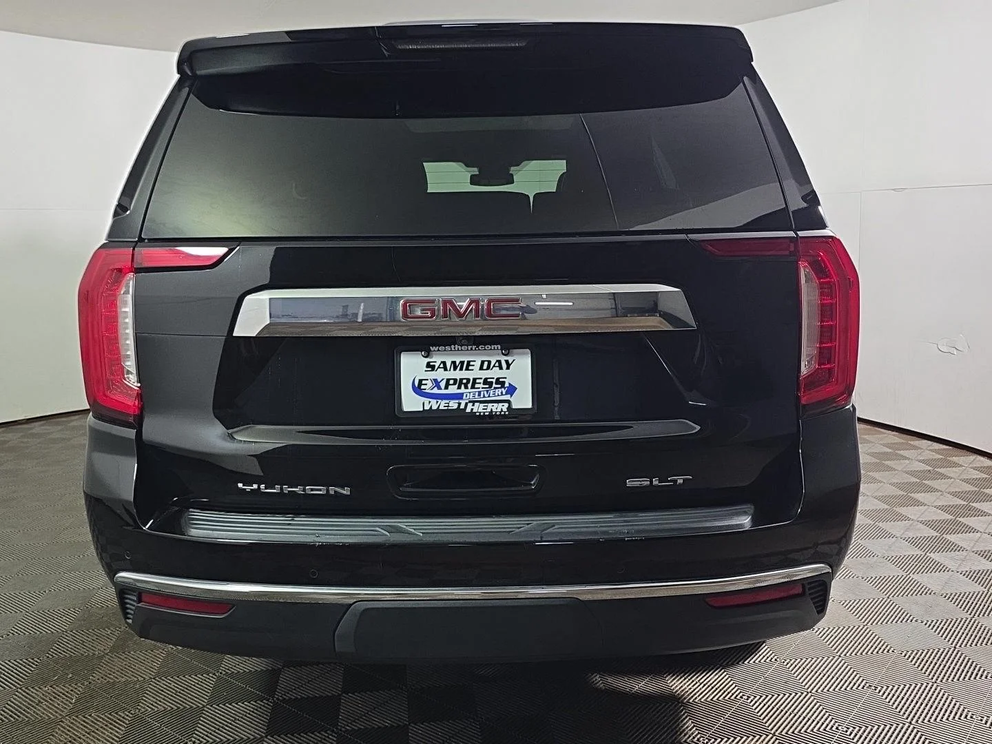 Used 2024 Onyx Black GMC SLT image 11