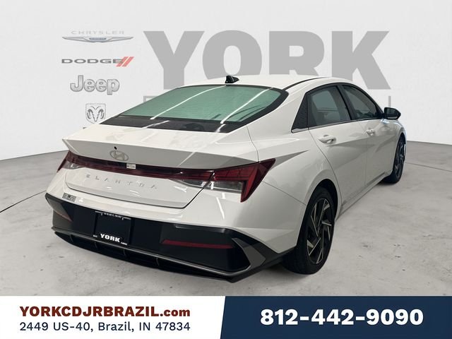 Used 2025 White Hyundai SEL Convenience image 5