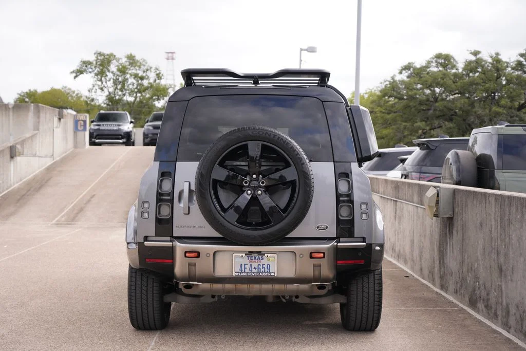 Used 2023 Gray Land Rover X image 7