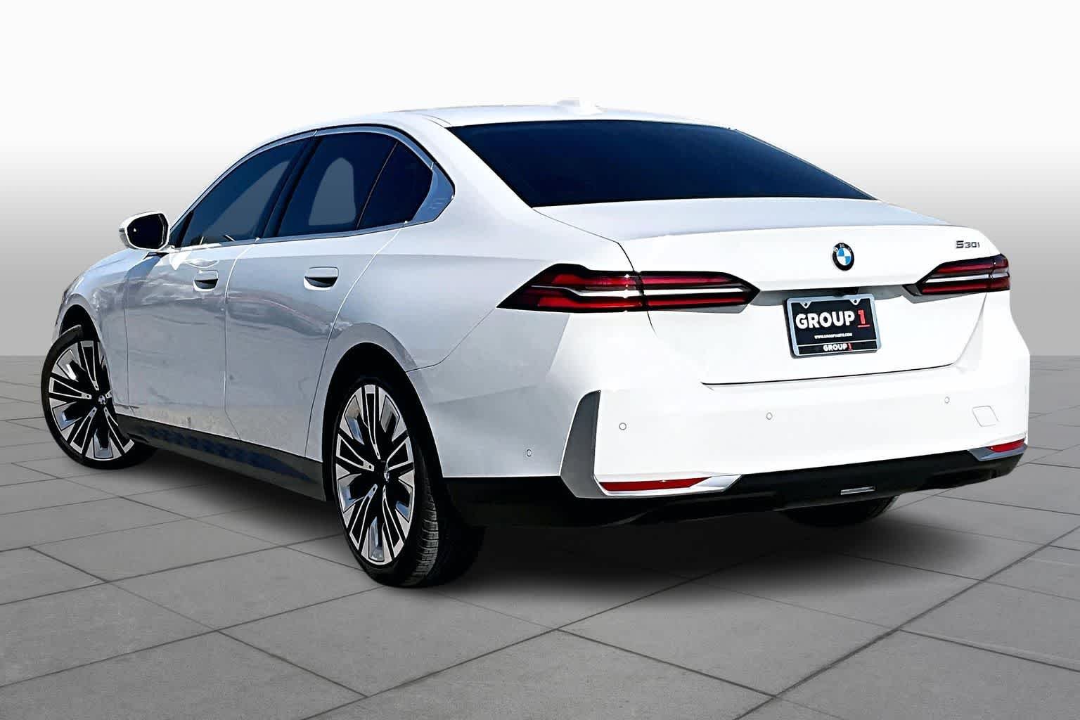Used 2026 Alpine White BMW 530i image 11