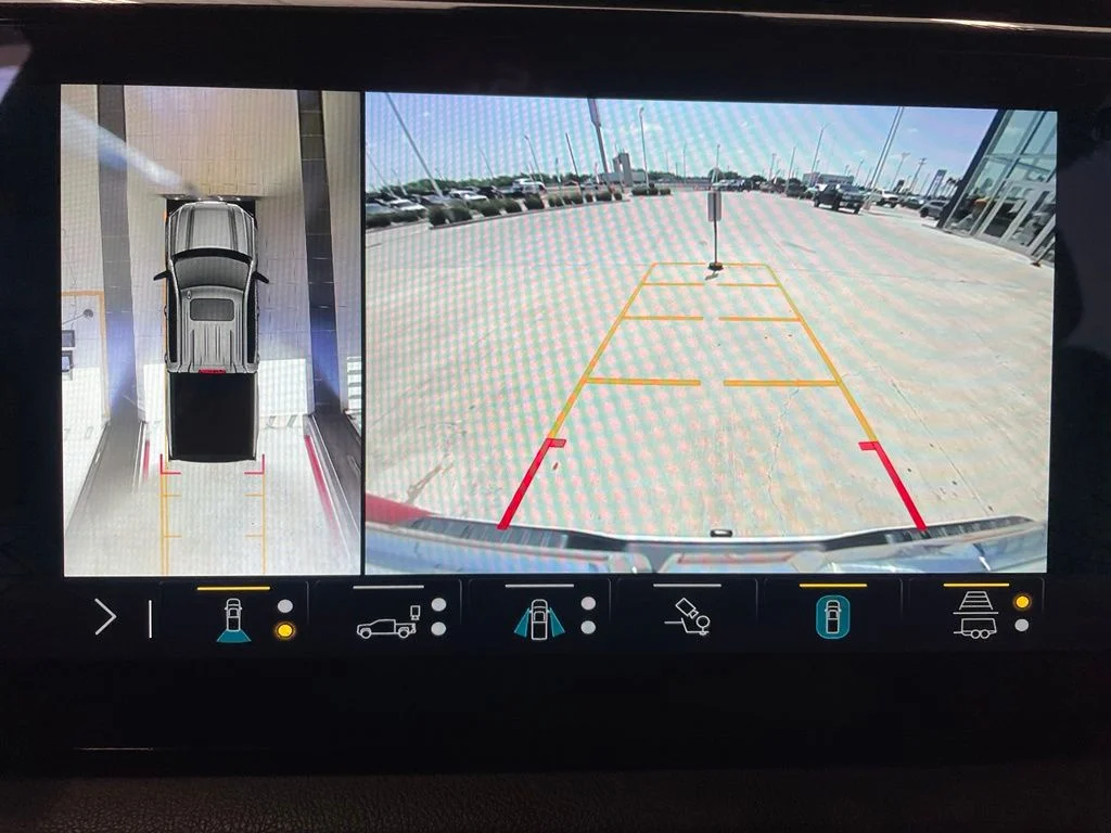 Used 2023 White GMC AT4 image 7