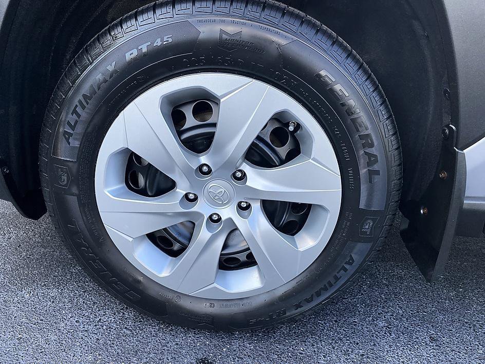 Used 2022 Silver Sky Metallic Toyota LE image 9