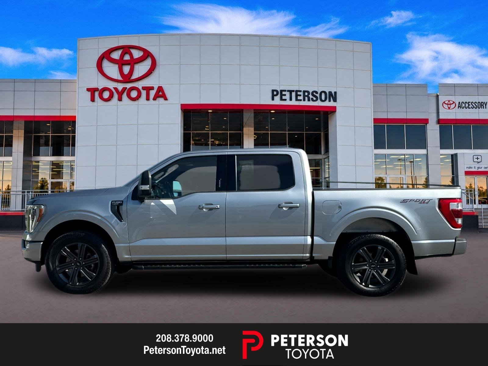 Used 2023  Ford Lariat image 6