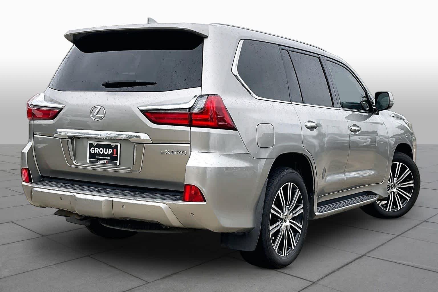 Used 2019 Atomic Silver Lexus  image 11