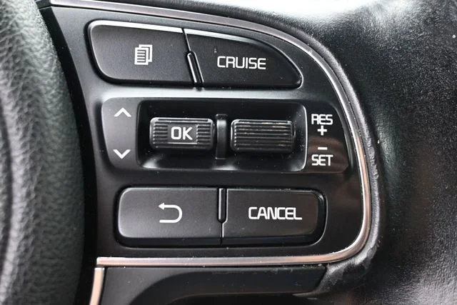 Used 2018 Black Kia S image 27