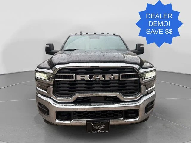 New 2026 Diamond Black Crystal Pearl-Coat Exterior Paint RAM Tradesman image 9