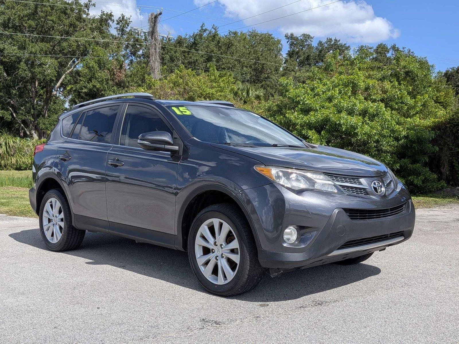 Used 2015 Gray Toyota Limited image 3