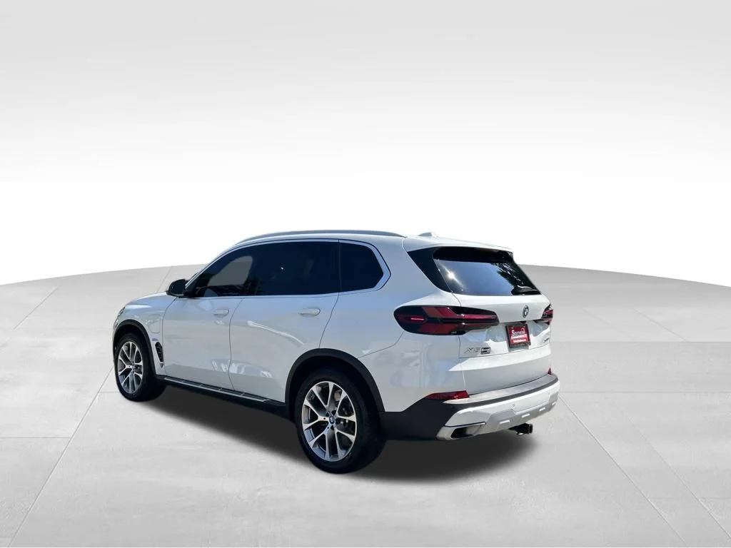 Used 2025 White BMW xDrive50e image 3