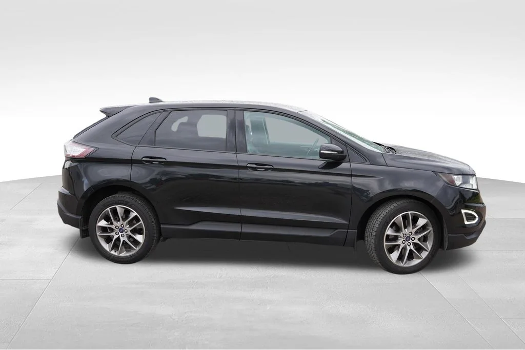 Used 2015 Black Ford SEL image 2