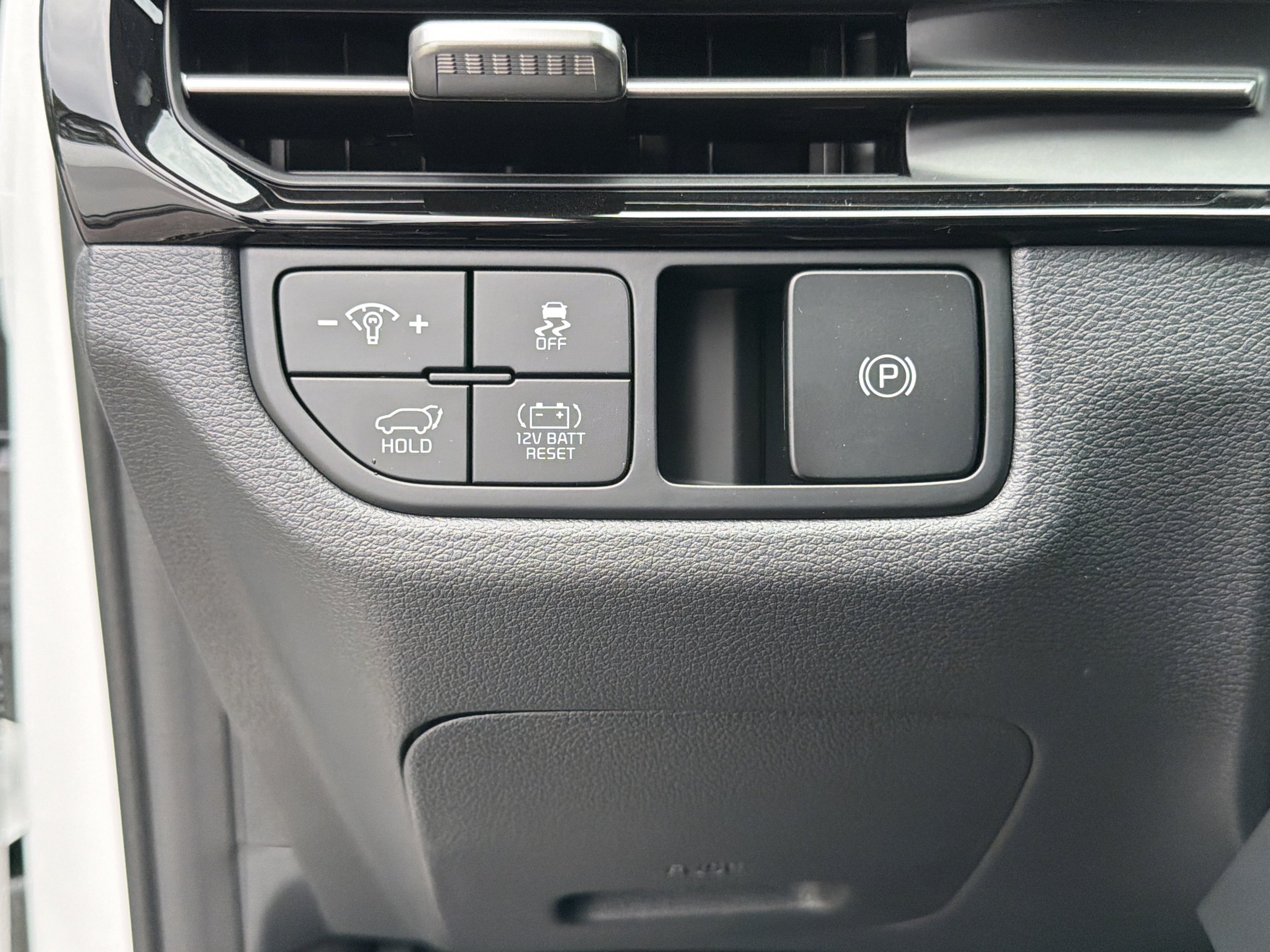 New 2027 Snow White Pearl Kia EX image 16