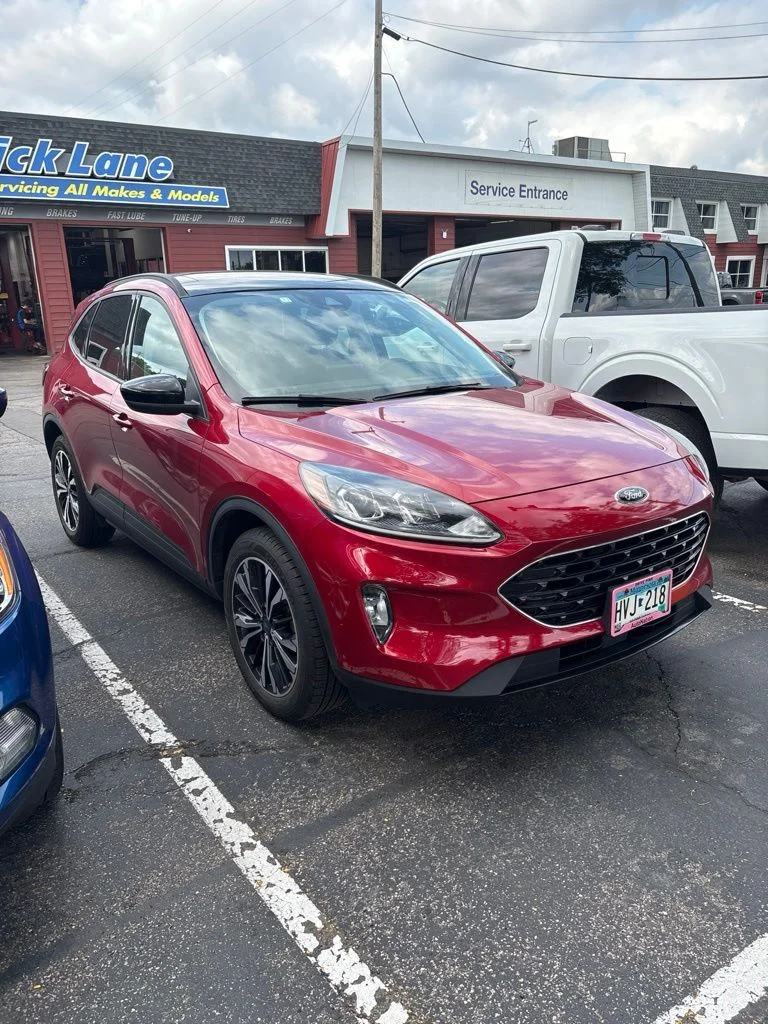 Used 2022 Red Ford SEL image 1