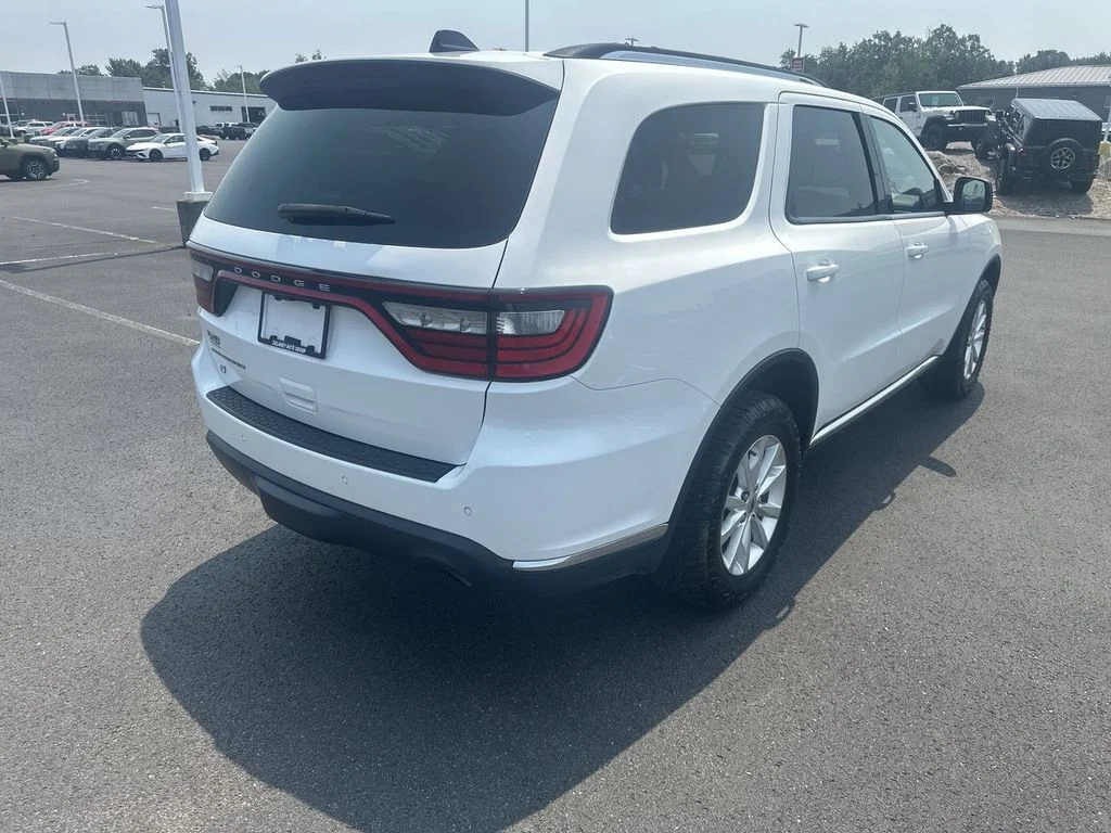 Used 2023 White Dodge SXT image 8