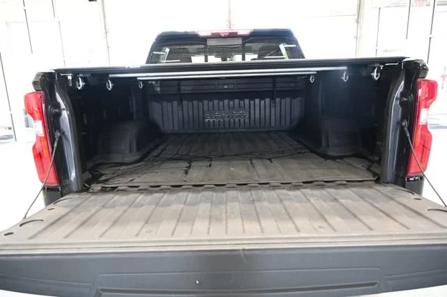 Used 2021 Black Chevrolet High Country image 7