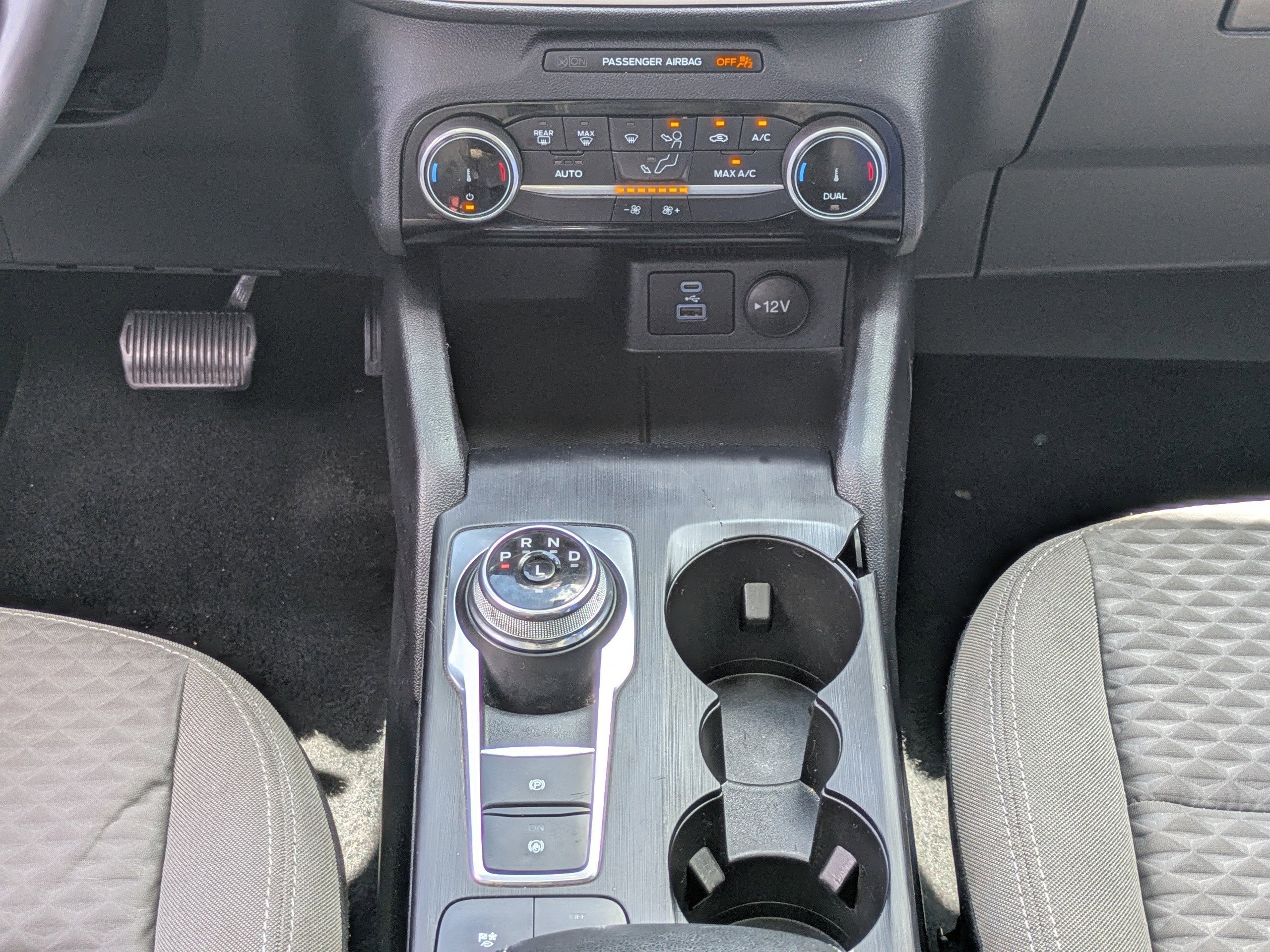 Used 2022  Ford SE image 17