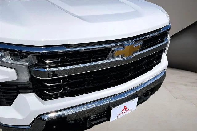Used 2024 White Chevrolet LT image 28