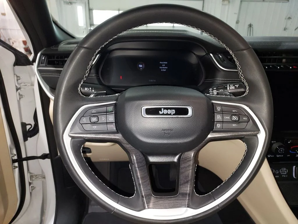 Used 2023 White/off-white Jeep Limited image 20