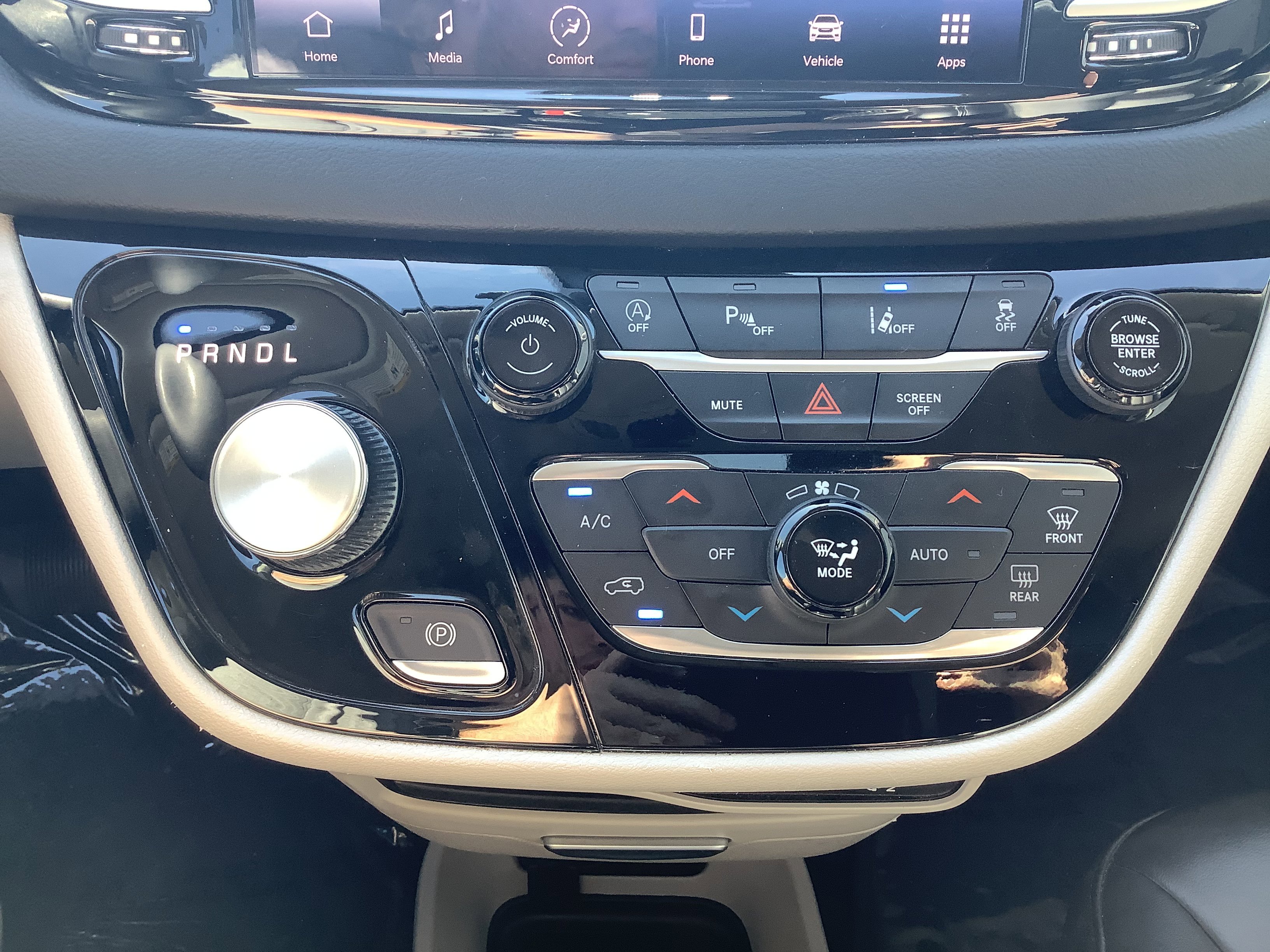 Used 2024 Black Chrysler Touring L image 17