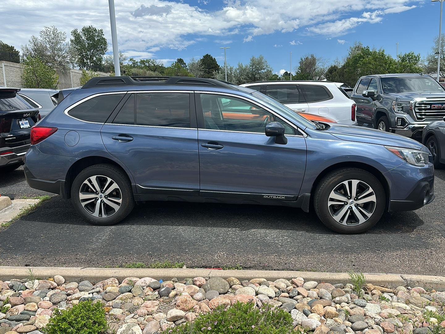 Used 2018 Twilight Blue Metallic Subaru Limited image 3