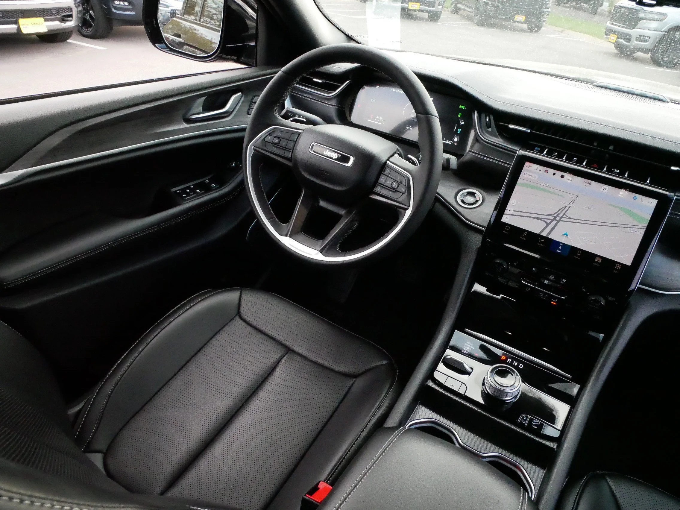 Used 2025 Diamond Black Crystal Pearlcoat Jeep  image 9