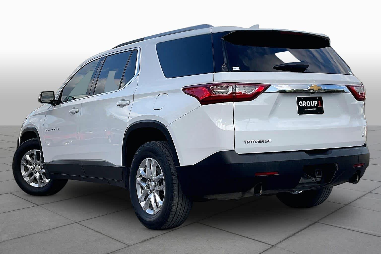 Used 2018 Summit White Chevrolet LT Cloth image 12