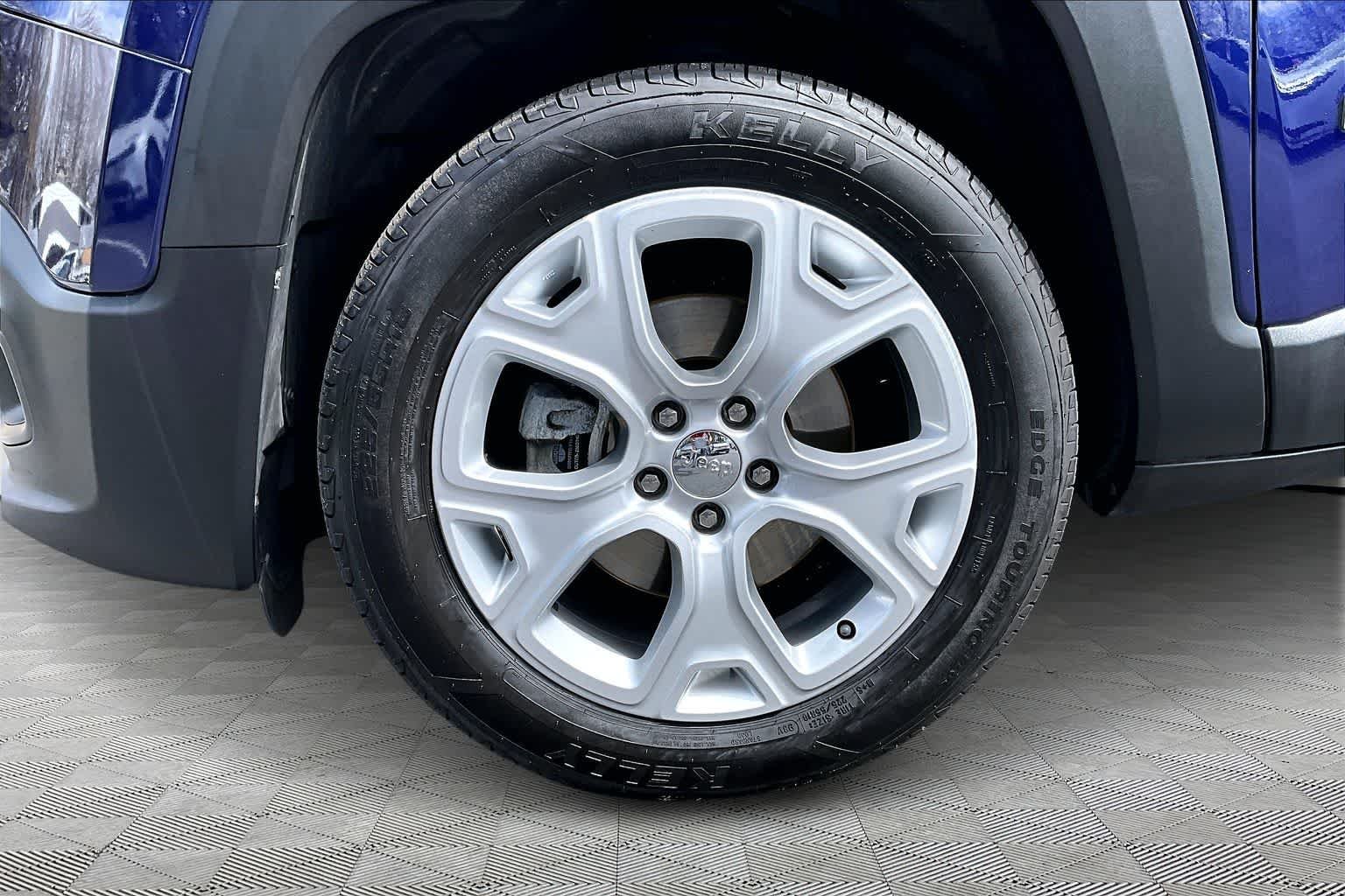 Used 2018 Jetset Blue Jeep Limited image 11