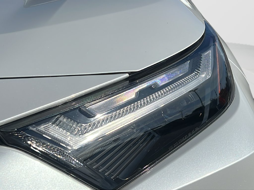 Used 2023 Wind Chill Pear Toyota Hybrid SE image 25