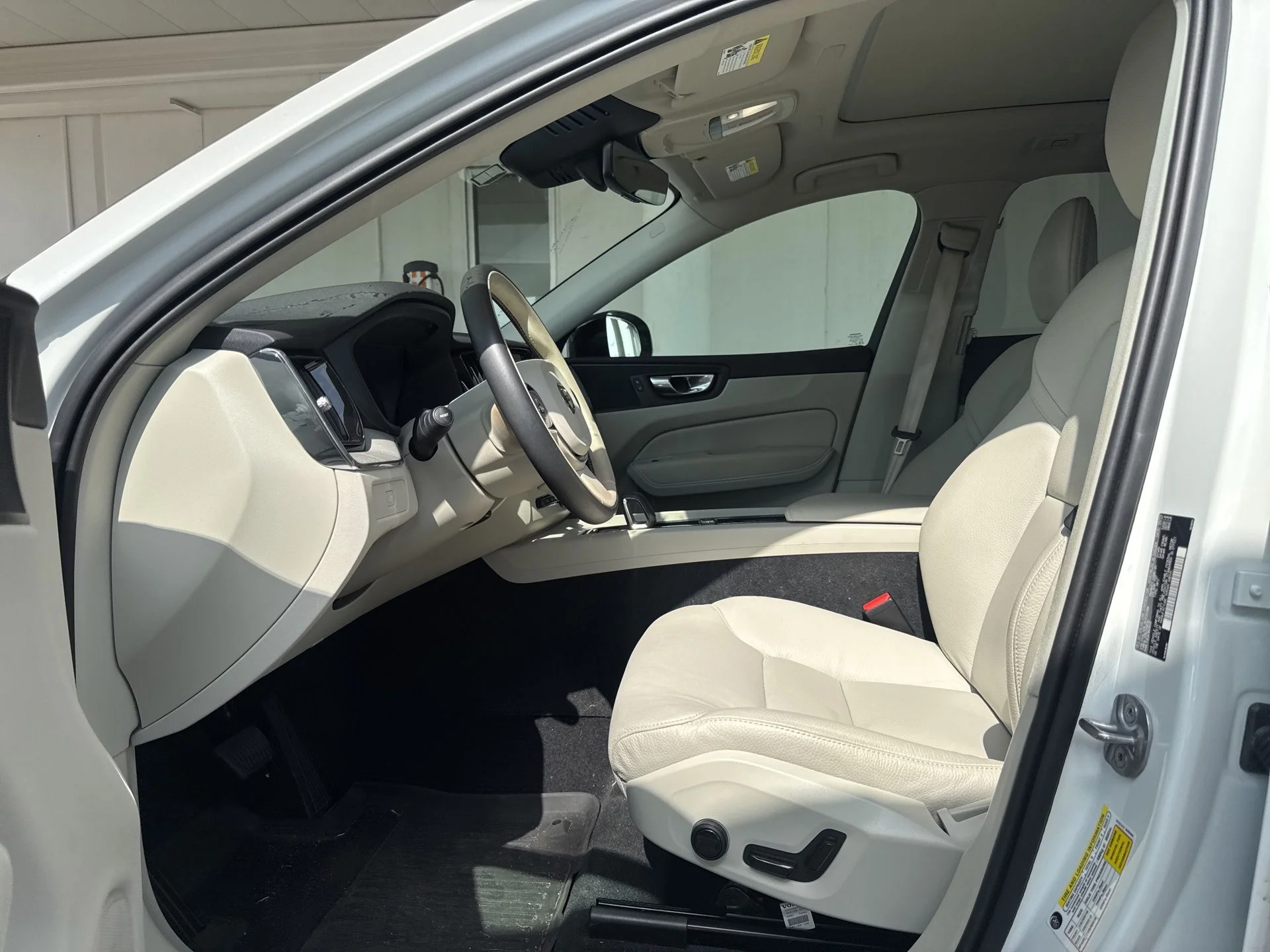 Certified Used 2024 Crystal White Volvo Plus image 9