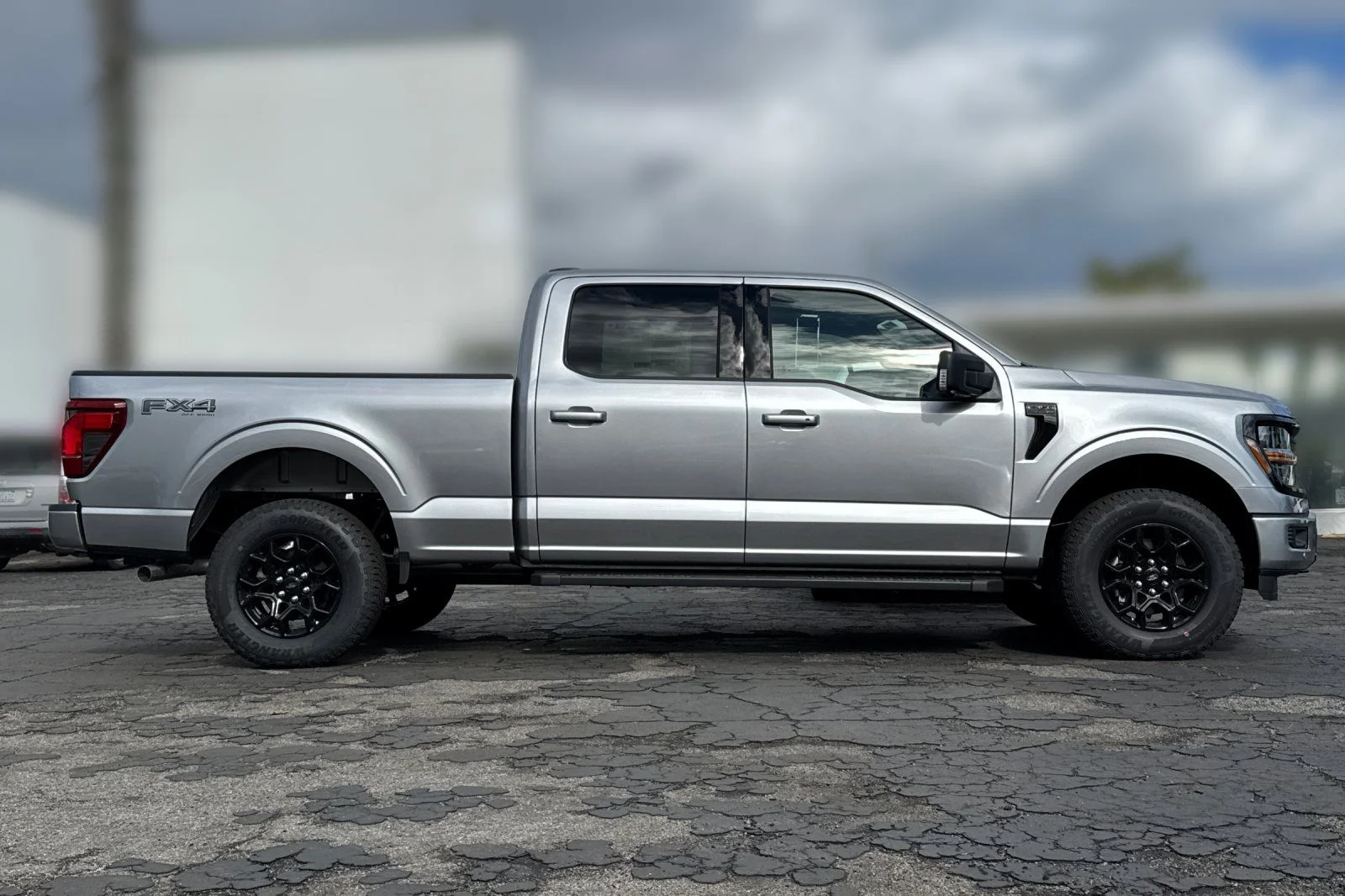 New 2026 Iconic Silver Metallic Ford XLT image 2