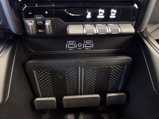 New 2027 Diamond Black Crystal Pearl-Coat Exterior Paint RAM Laramie image 24