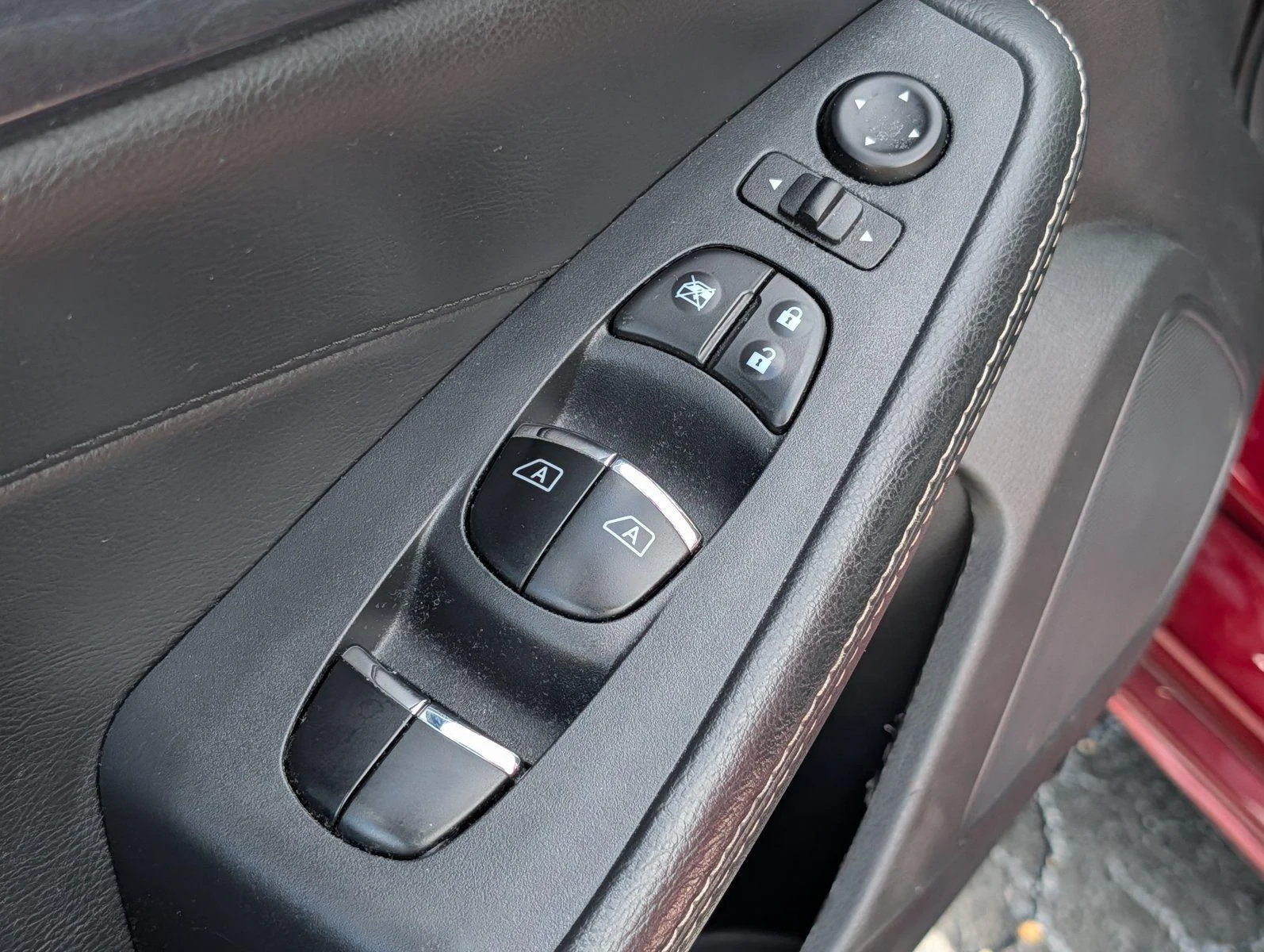 Used 2019 Super Black Nissan Platinum image 15