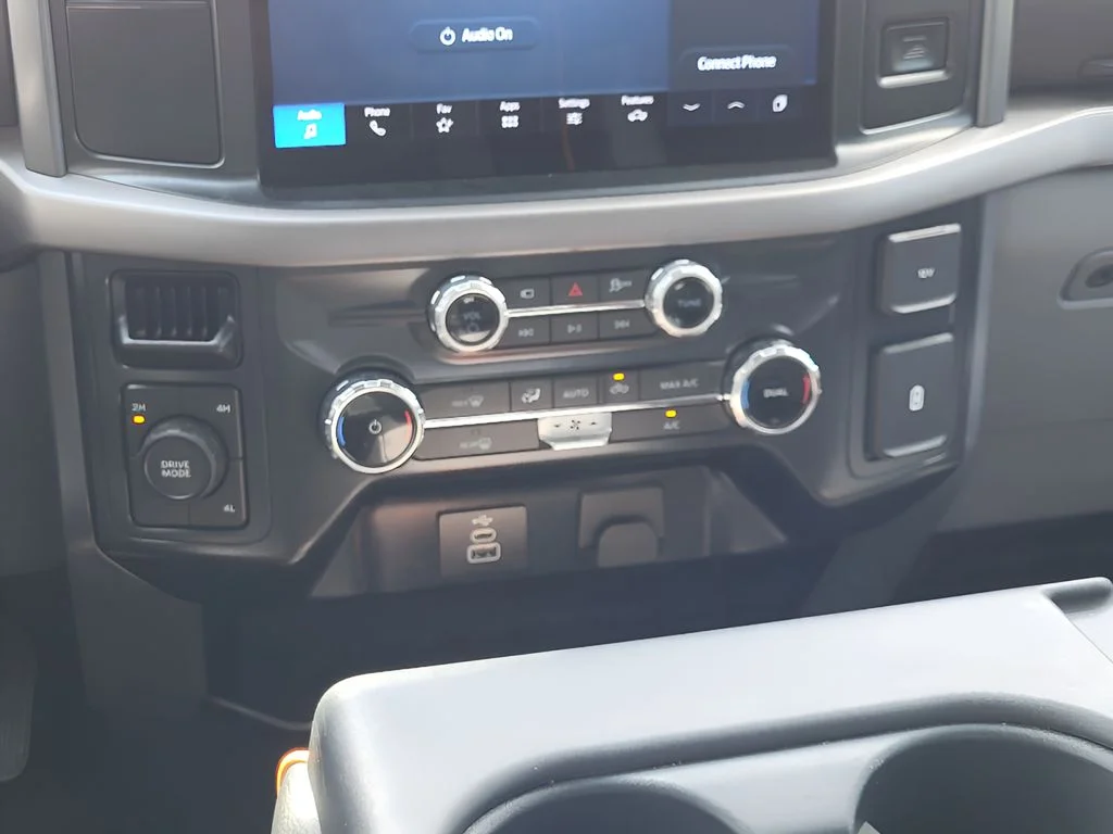 Used 2025 AGATE BLACK METALLIC Ford XLT image 17
