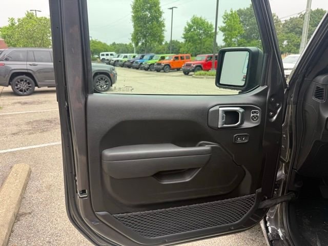 New 2026 Granite Crystal Metallic Clear-Coat Exterior Paint Jeep  image 14