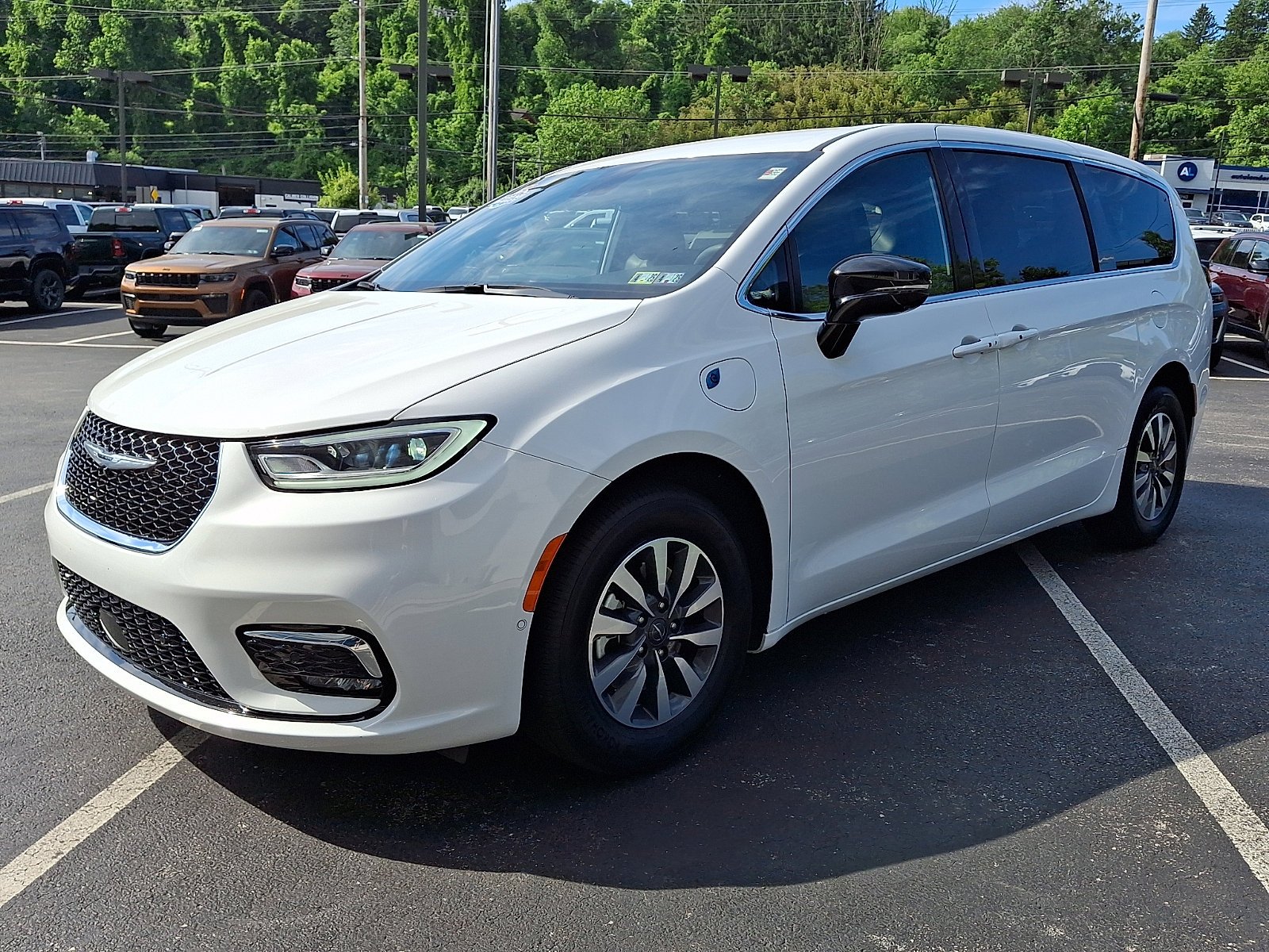 Used 2025 Bright White Clearcoat Chrysler Hybrid Select image 3