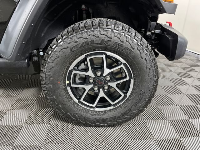New 2026 Black Clear-Coat Exterior Paint Jeep Rubicon image 5