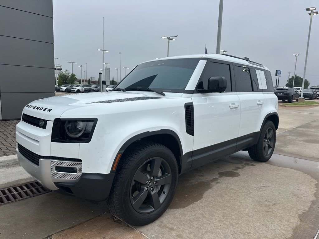2025 Land Rover Defender 110 S P300's photo