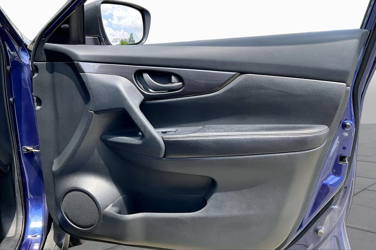 Used 2019 Caspian Blue Metallic Nissan S image 20
