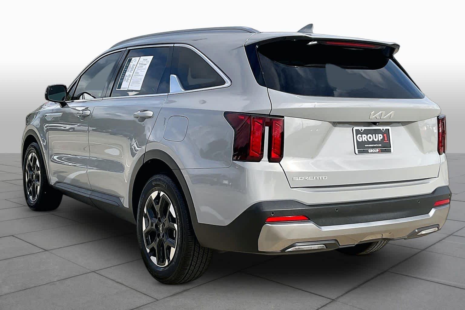 2025 Kia Sorento S - Photo 12