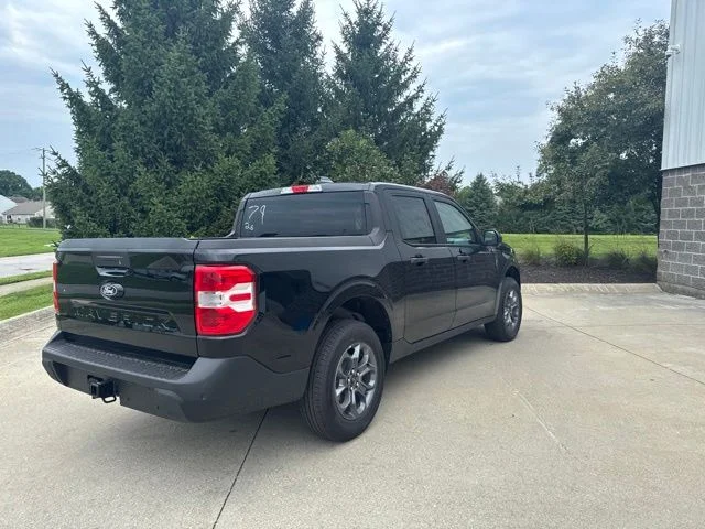 New 2026 Shadow Black Ford XLT image 5