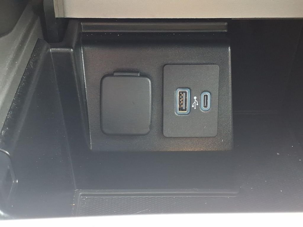 Used 2020 Blue Metallic Ford Limited image 17