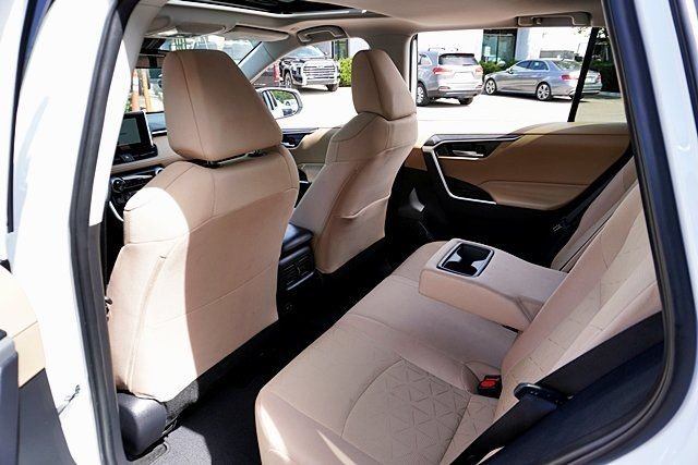 Used 2025 White Toyota XLE image 17