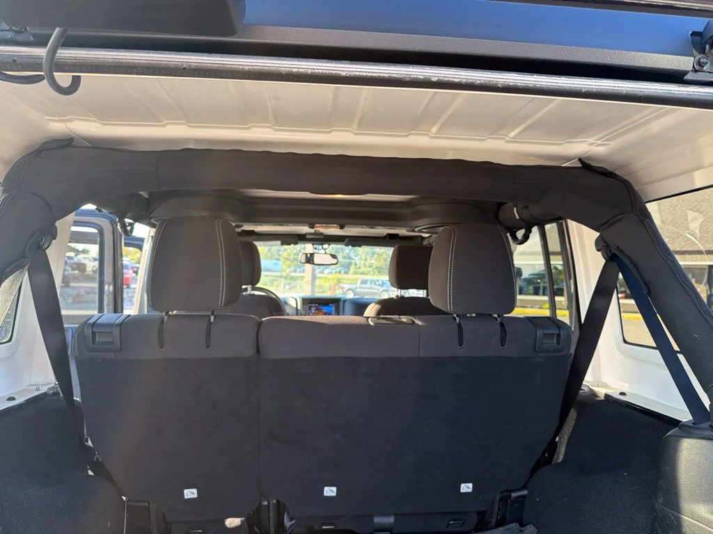 Used 2018 Gray Jeep Unlimited Sahara image 9