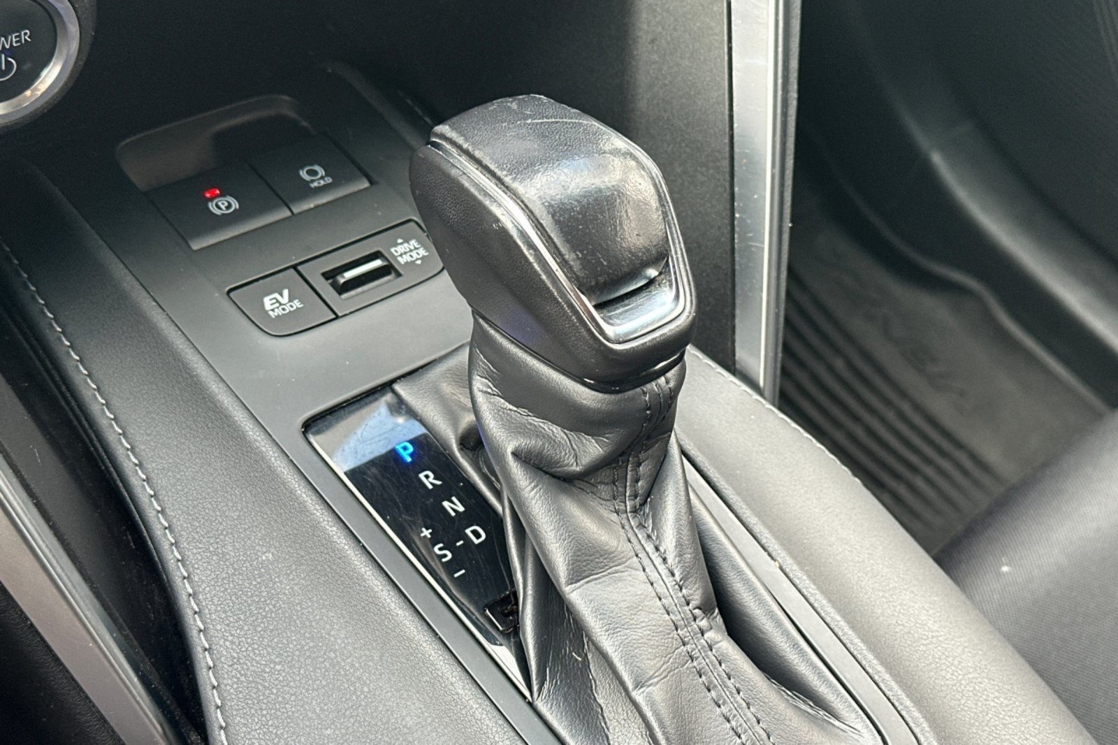 Used 2024 COASTAL GRAY METALIC Toyota LE image 20