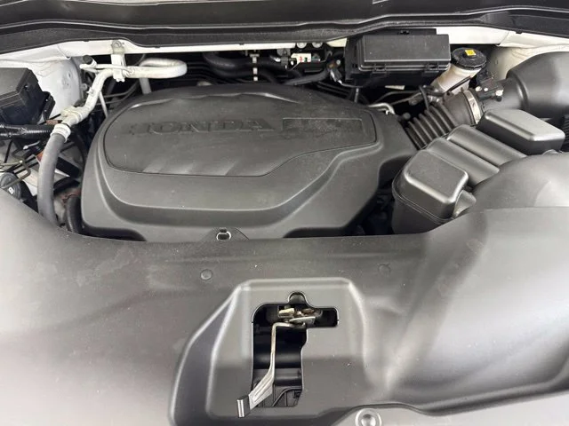 Certified Used 2023 White Honda EX-L image 19
