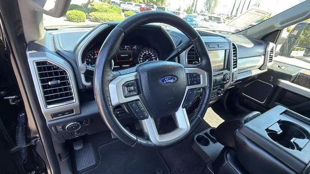 Used 2018  Ford  image 32