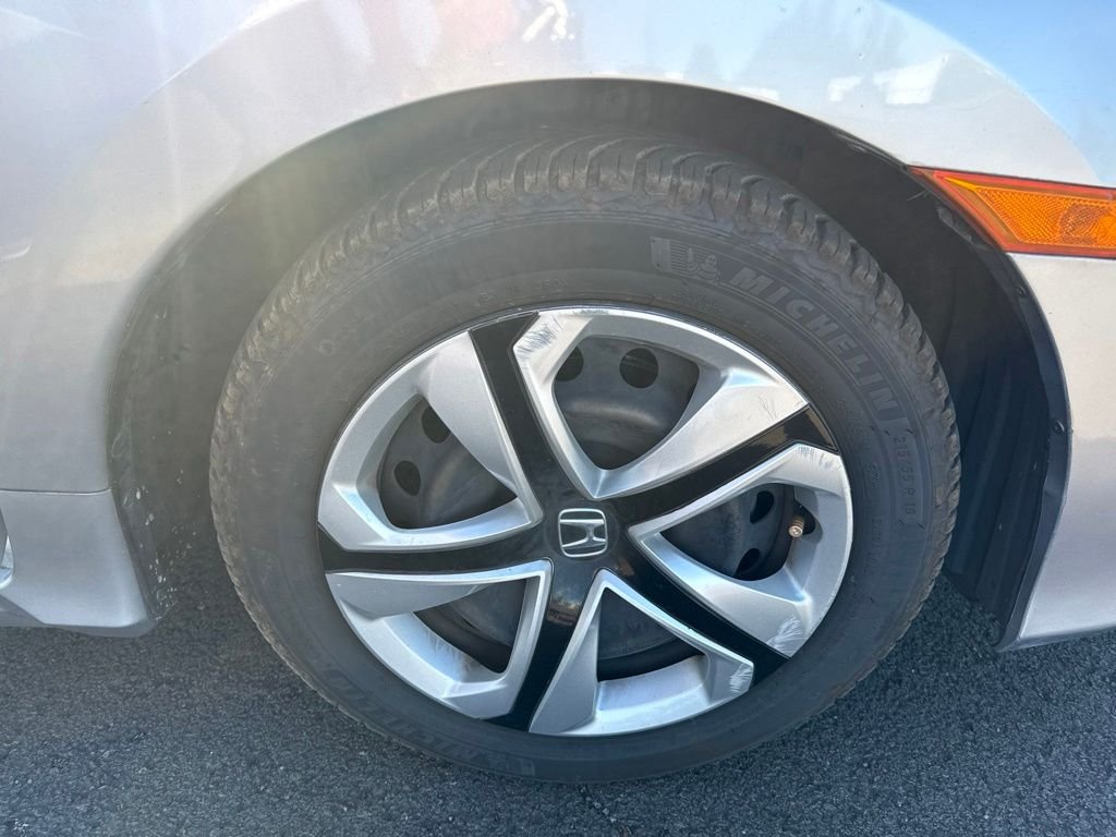 Used 2018 Lunar Silver Metallic Honda LX image 24